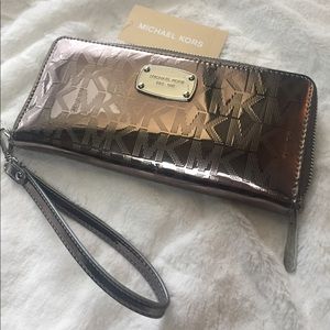 Micheal kors continental travel wallet / wristlet
